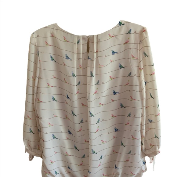 Cream colored Blouse with birds - Picture 2 of 9